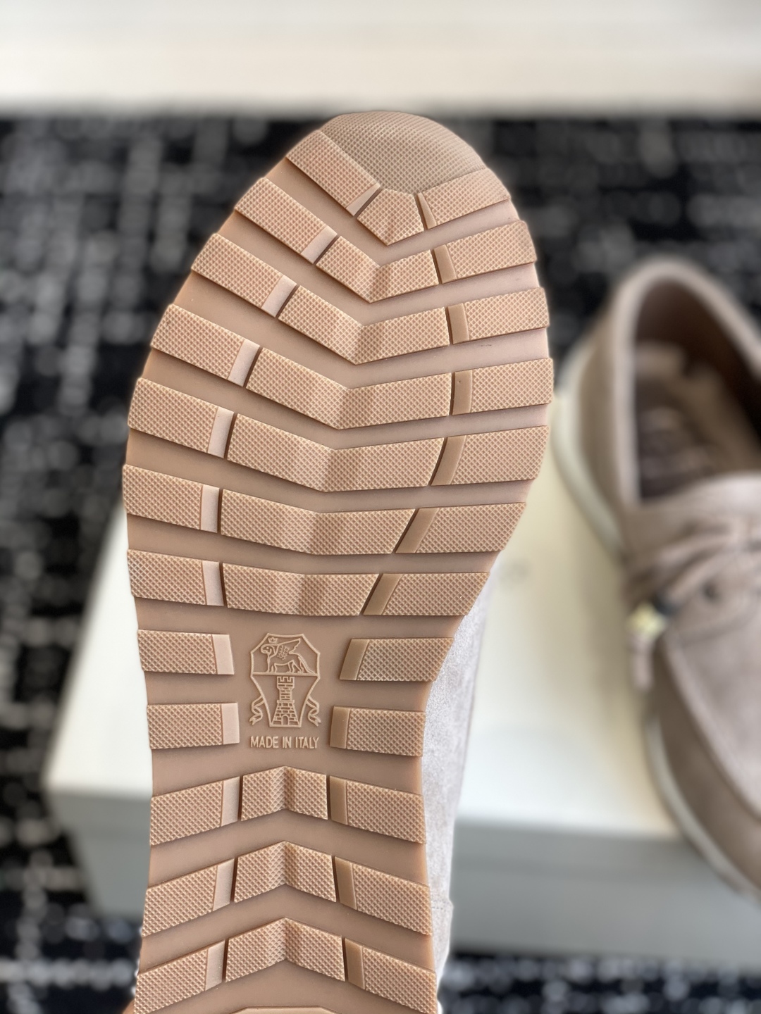 代购级
Brunello Cucinelli 25ss最新 Bc 系带 休闲鞋 

鞋面进口麂皮 内里进
