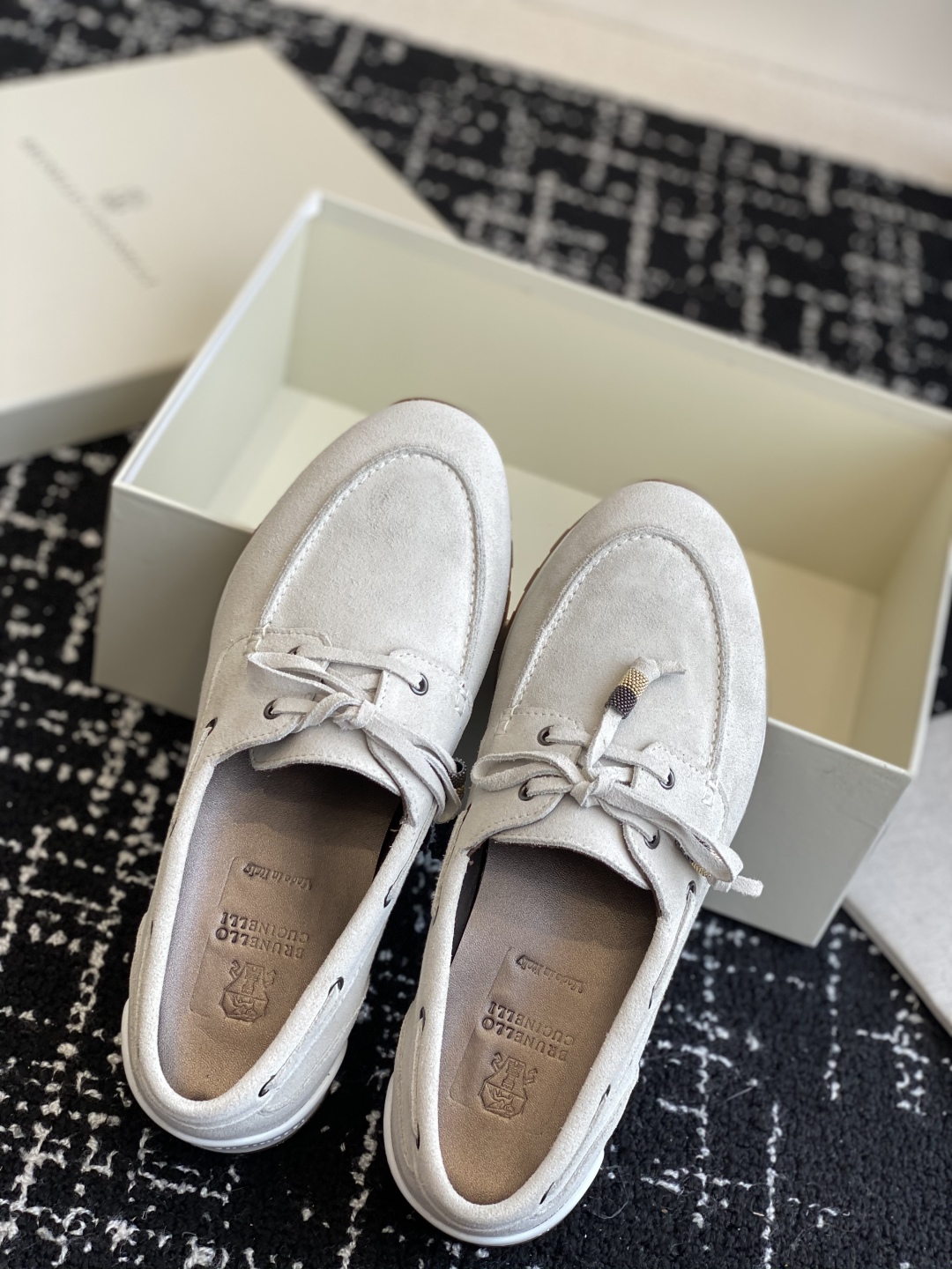 代购级
Brunello Cucinelli 25ss最新 Bc 系带 休闲鞋 

鞋面进口麂皮 内里进