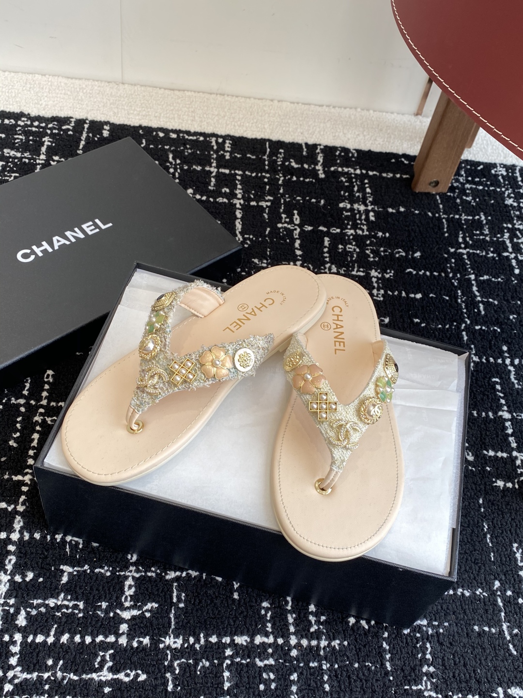 代购级
CHANEL 香奈儿 25ss 夏季新款 编织 夹脚人字拖 海滩必备款

Chanel2025香