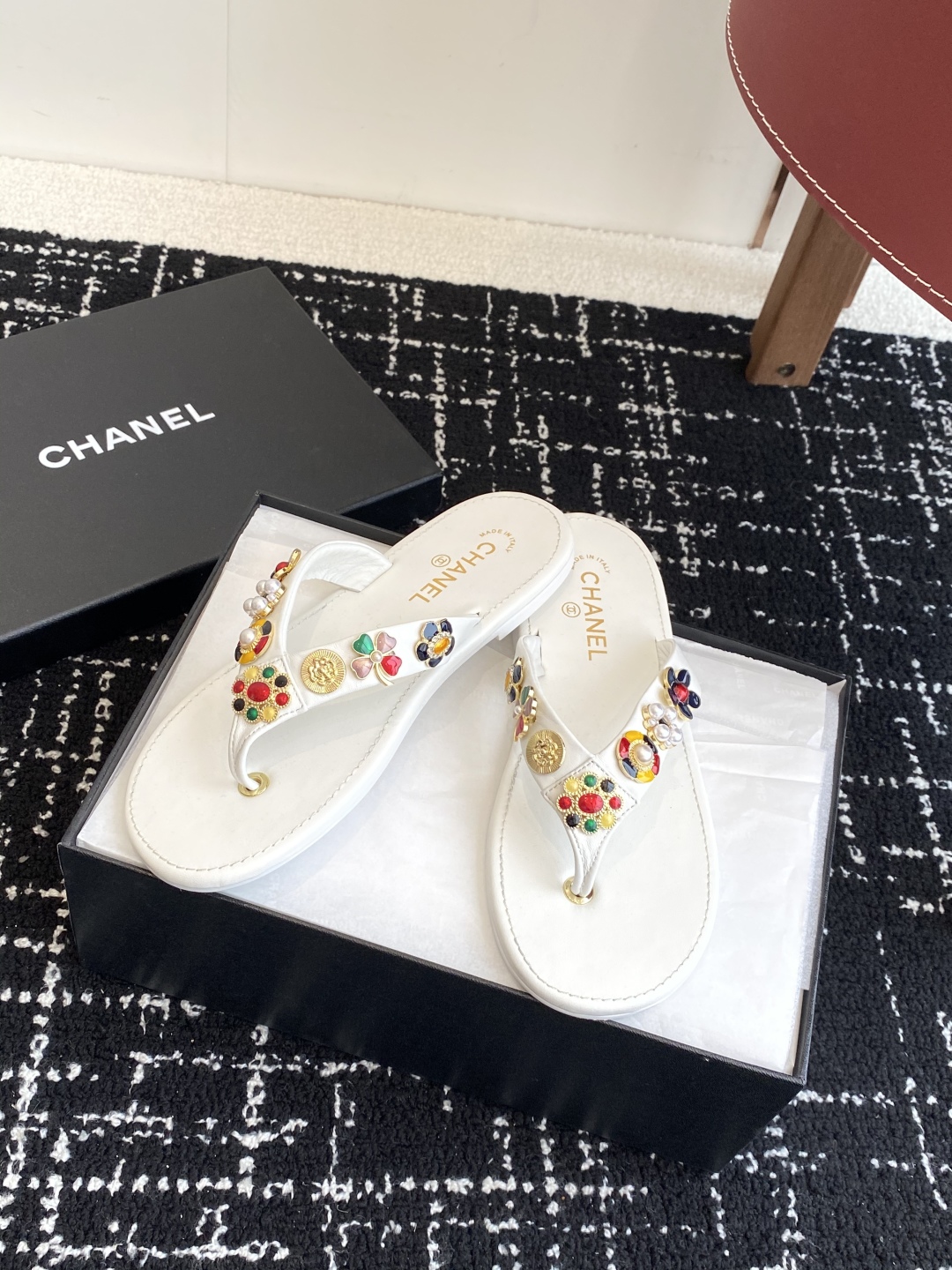 代购级
CHANEL 香奈儿 25ss 夏季新款 编织 夹脚人字拖 海滩必备款

Chanel2025香