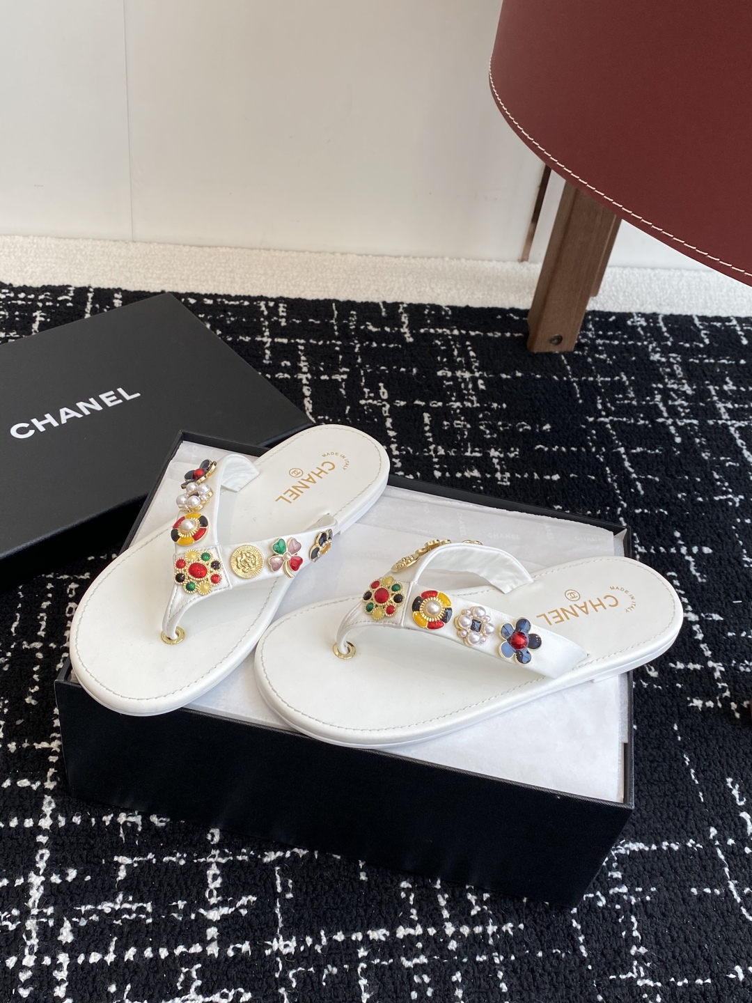 代购级
CHANEL 香奈儿 25ss 夏季新款 编织 夹脚人字拖 海滩必备款

Chanel2025香