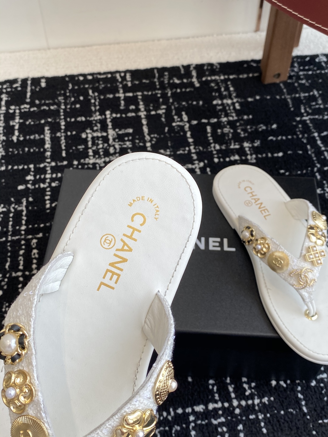 代购级
CHANEL 香奈儿 25ss 夏季新款 编织 夹脚人字拖 海滩必备款

Chanel2025香