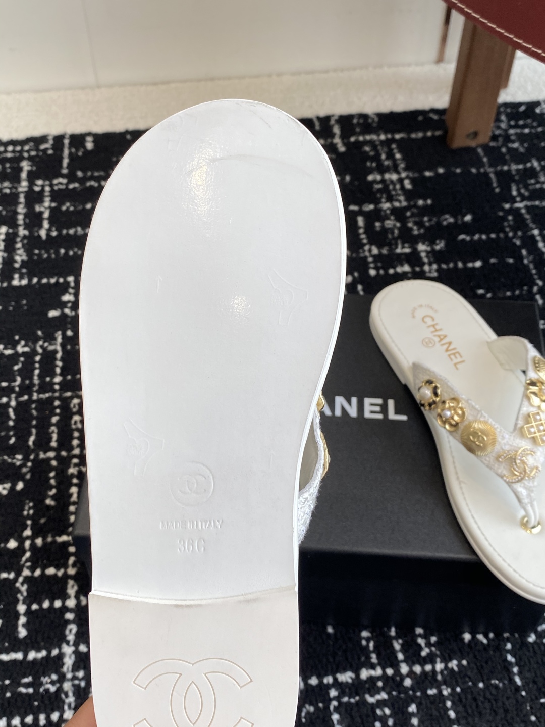 代购级
CHANEL 香奈儿 25ss 夏季新款 编织 夹脚人字拖 海滩必备款

Chanel2025香