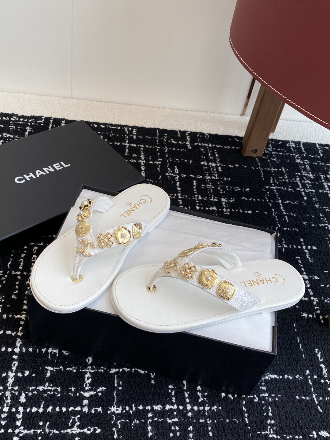 代购级
CHANEL 香奈儿 25ss 夏季新款 编织 夹脚人字拖 海滩必备款

Chanel2025香