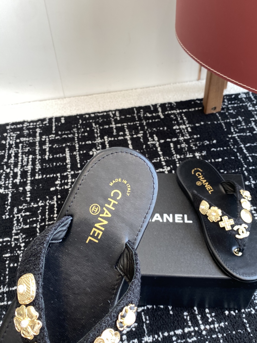 代购级
CHANEL 香奈儿 25ss 夏季新款 编织 夹脚人字拖 海滩必备款

Chanel2025香