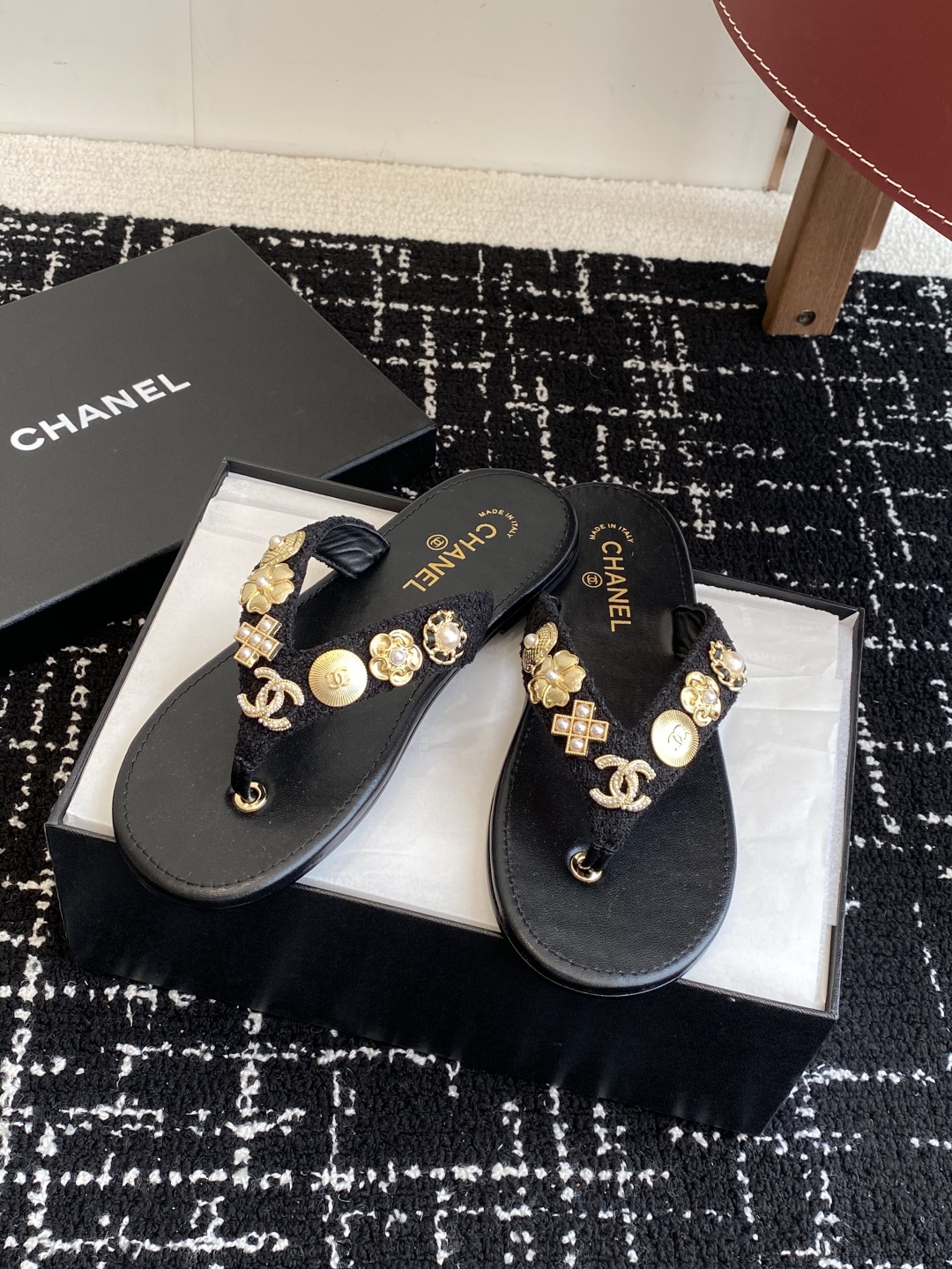 代购级
CHANEL 香奈儿 25ss 夏季新款 编织 夹脚人字拖 海滩必备款

Chanel2025香