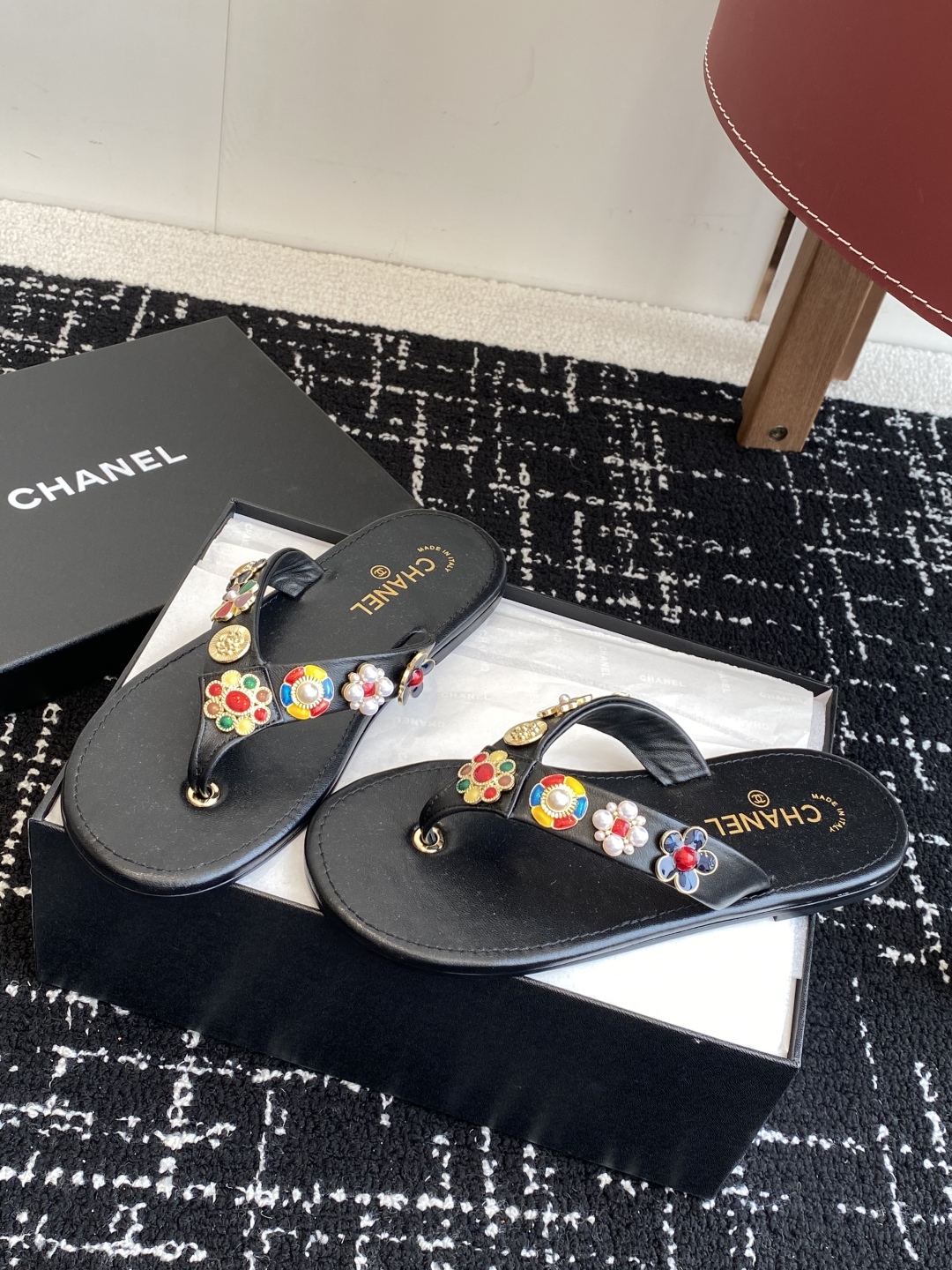 代购级
CHANEL 香奈儿 25ss 夏季新款 编织 夹脚人字拖 海滩必备款

Chanel2025香