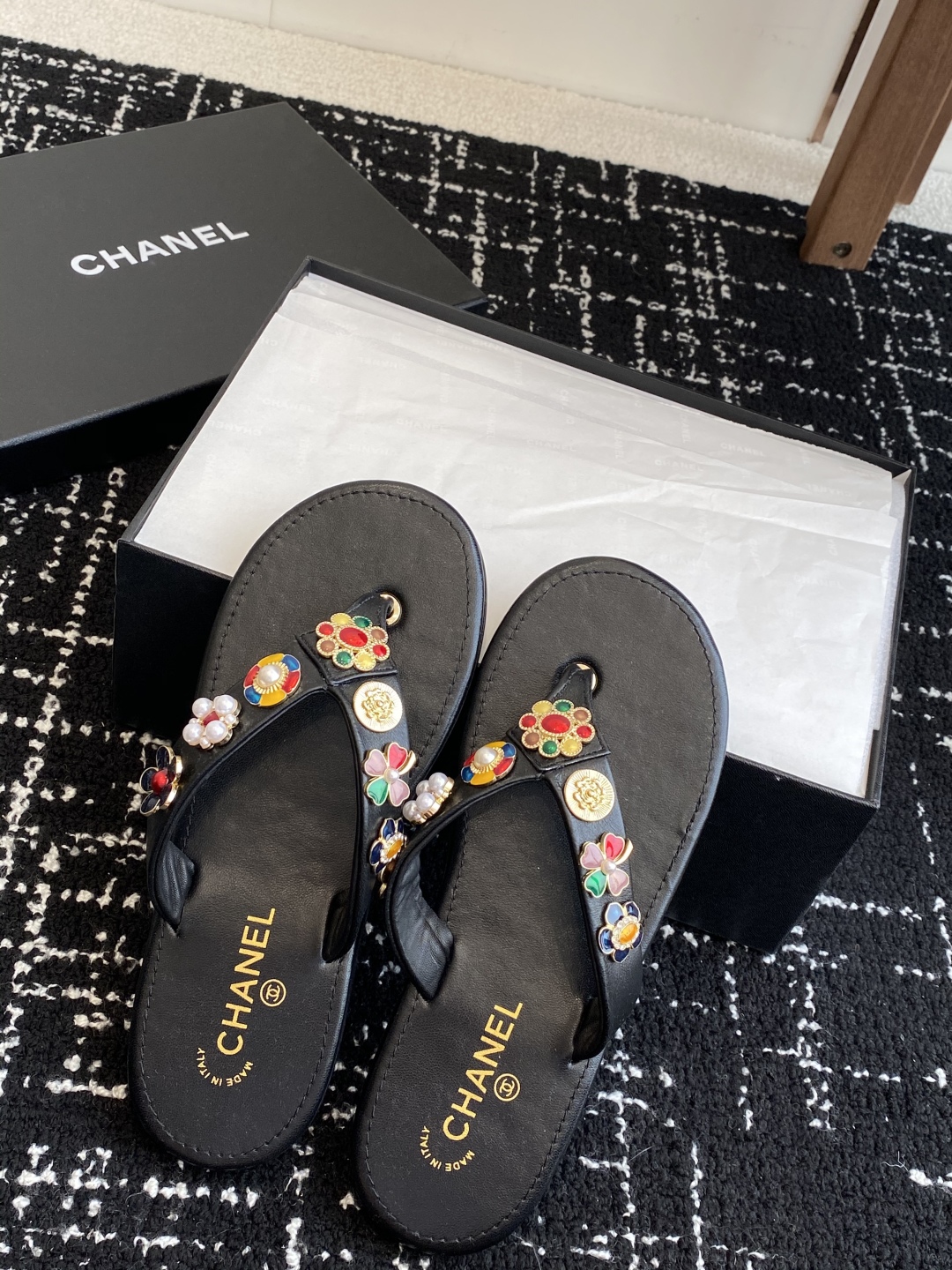 代购级
CHANEL 香奈儿 25ss 夏季新款 编织 夹脚人字拖 海滩必备款

Chanel2025香