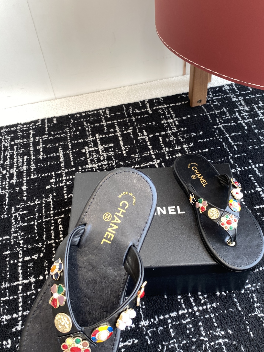 代购级
CHANEL 香奈儿 25ss 夏季新款 编织 夹脚人字拖 海滩必备款

Chanel2025香