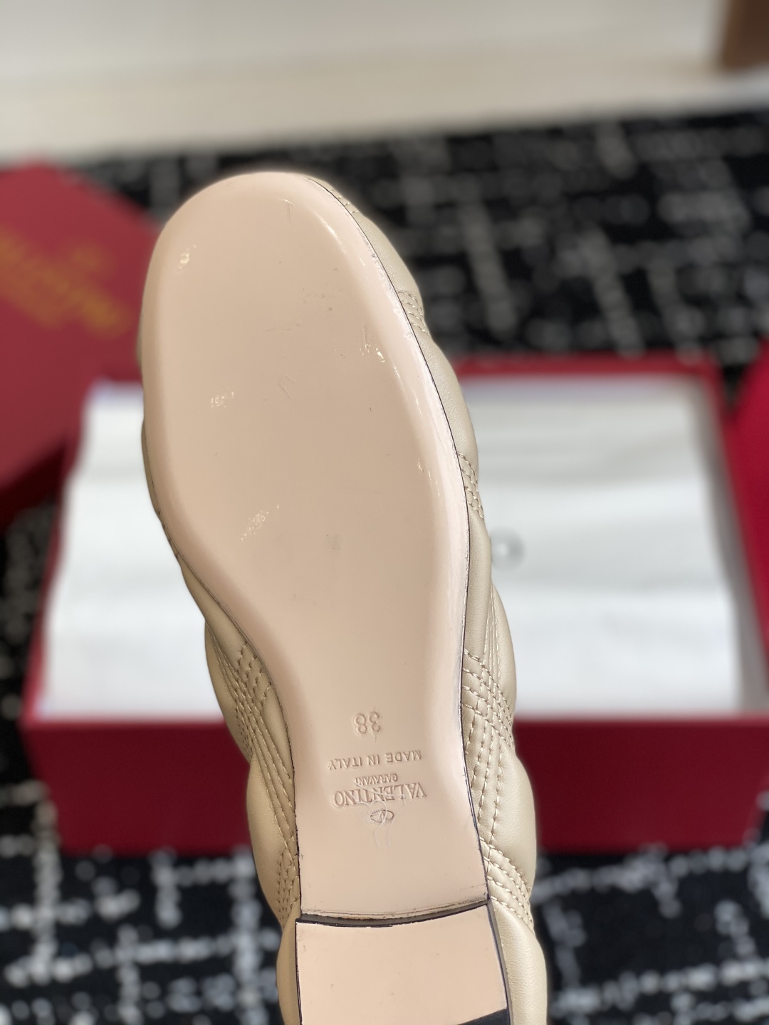 代购级
Valentino 华伦天奴 25ss 春夏 新款 电绣 芭蕾舞鞋

无法拒绝的芭蕾舞鞋 相比于