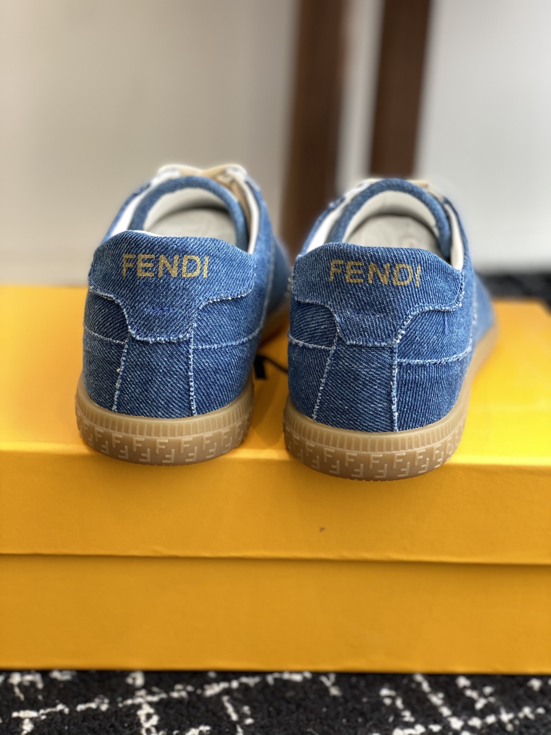代购级
Fendi芬迪 25ss 春夏新款 德训鞋

原版购入开发 做货 设计师Kim Jones打造的