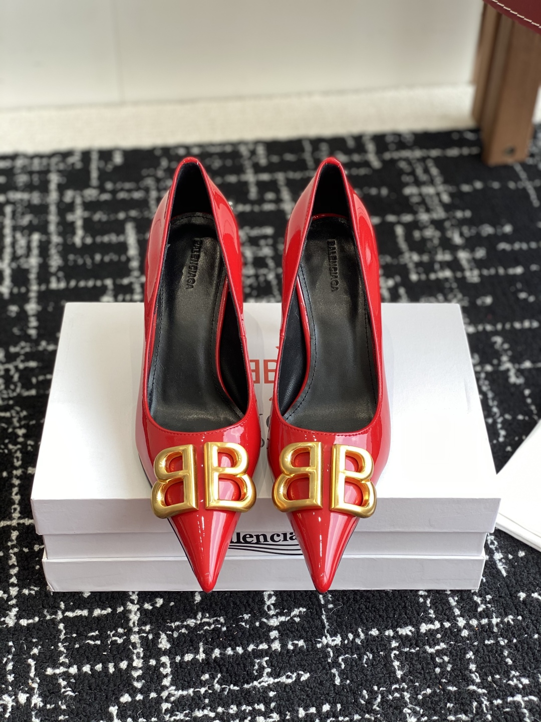 代购级
Balenciaga 25s春夏新款 双B 扣尖头 凉鞋 单鞋 高跟鞋

巴黎世家出的高跟鞋都很
