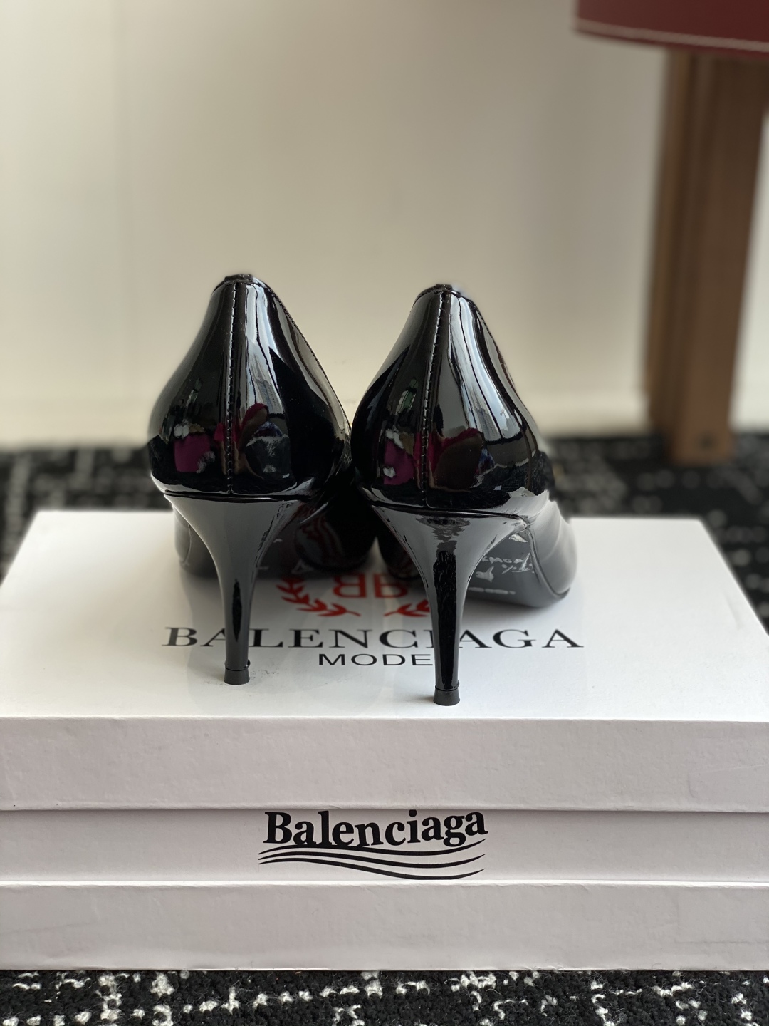代购级
Balenciaga 25s春夏新款 双B 扣尖头 凉鞋 单鞋 高跟鞋

巴黎世家出的高跟鞋都很
