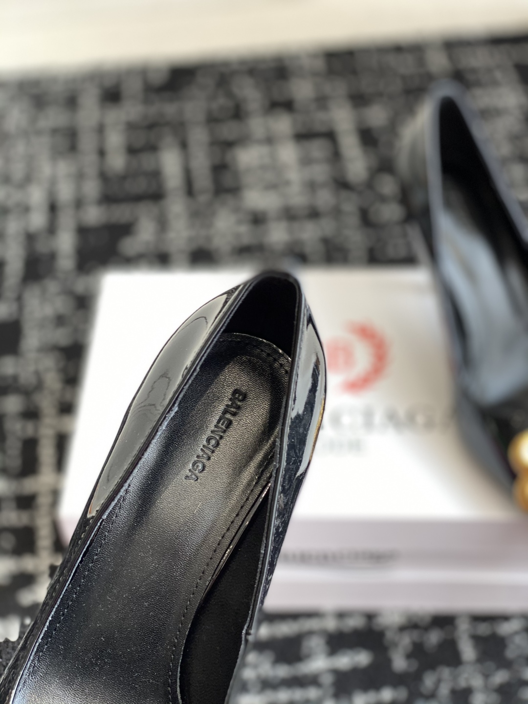 代购级
Balenciaga 25s春夏新款 双B 扣尖头 凉鞋 单鞋 高跟鞋

巴黎世家出的高跟鞋都很