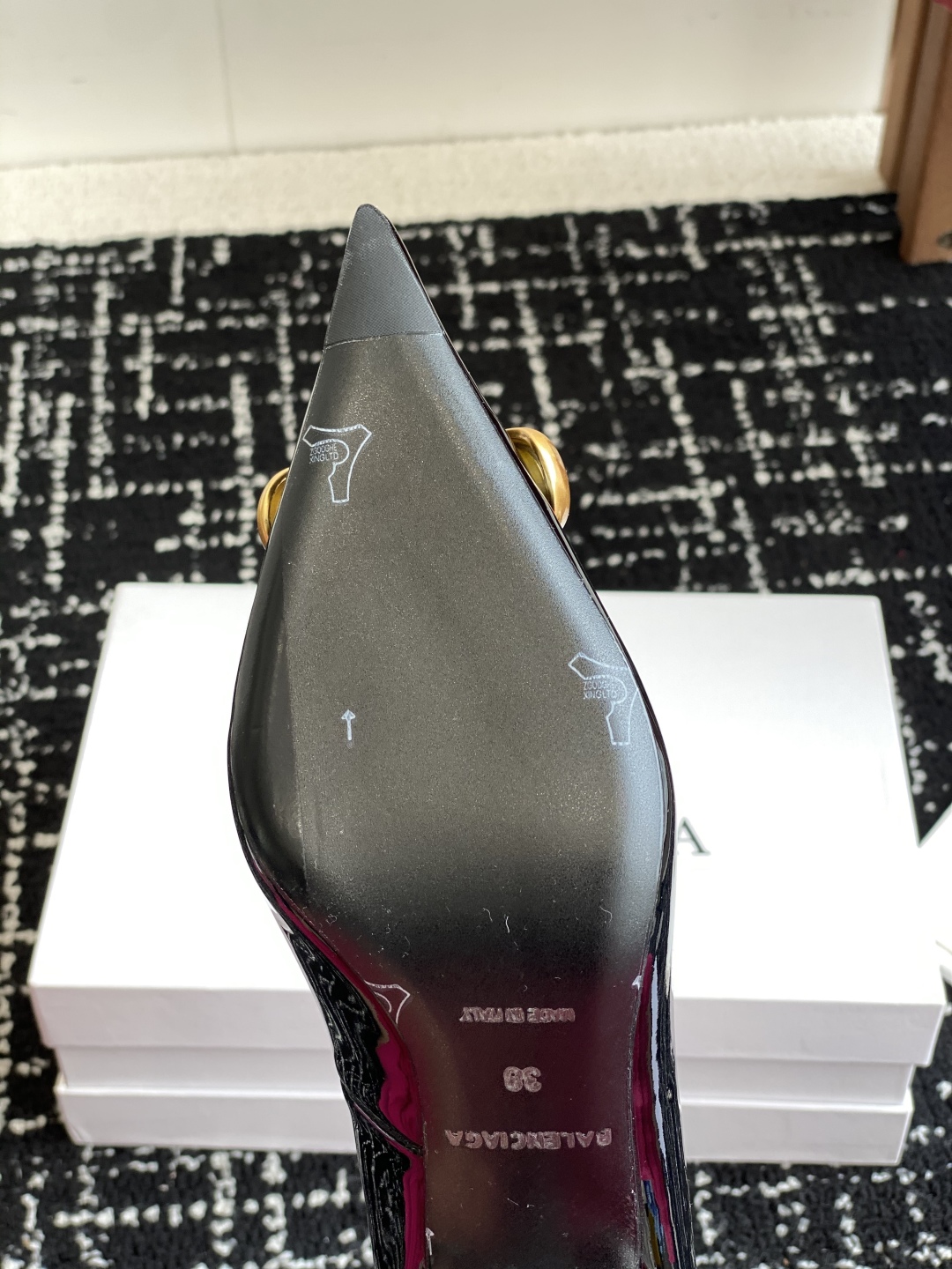代购级
Balenciaga 25s春夏新款 双B 扣尖头 凉鞋 单鞋 高跟鞋

巴黎世家出的高跟鞋都很