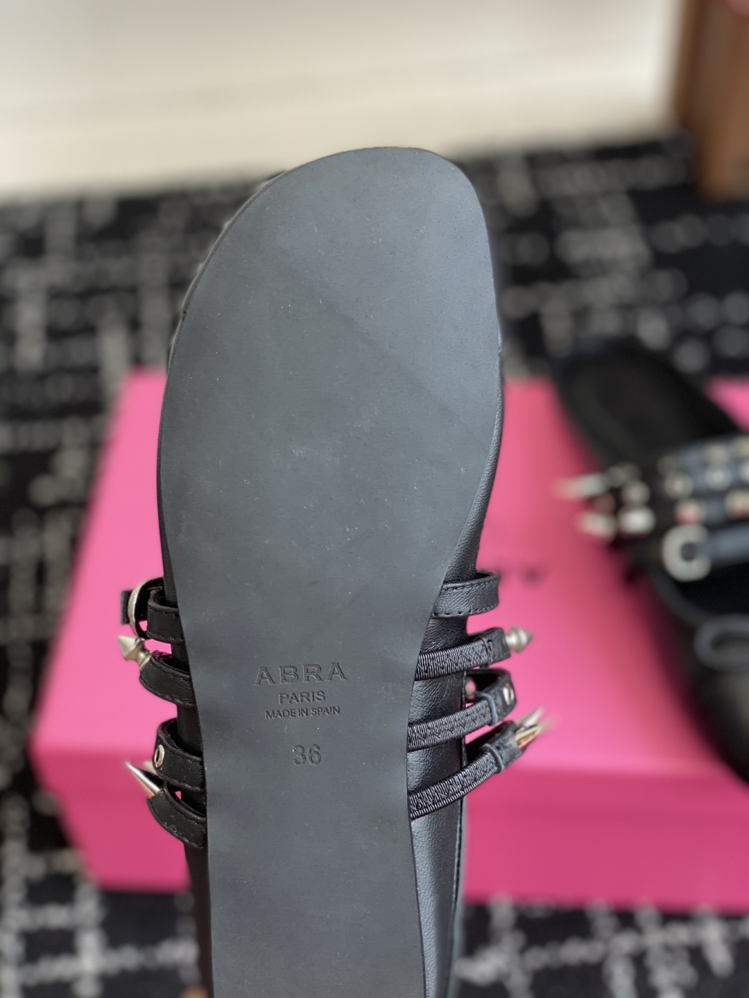 代购级
abra 2025/aw 时髦芭蕾 半拖鞋

这双不要太绝了 太时髦了！

原版购入开发 不用多