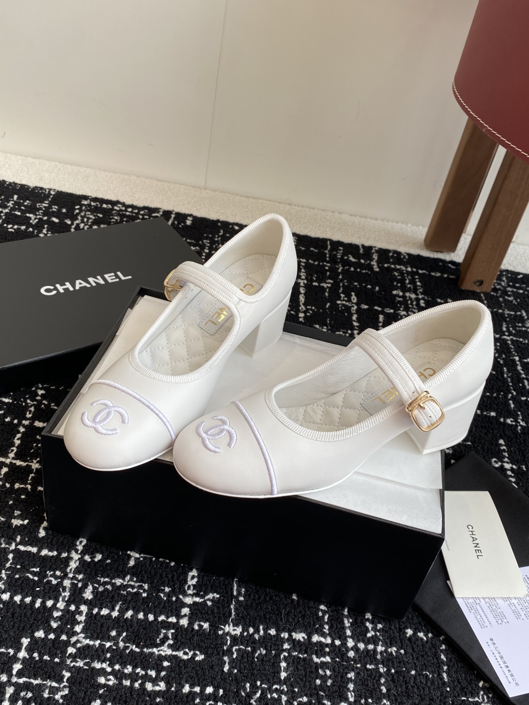 代购级
CHANEL小香 25ss 春夏鞋头电绣双C logo点缀，玛丽珍 粗跟单鞋 宛如女神脖子上的项