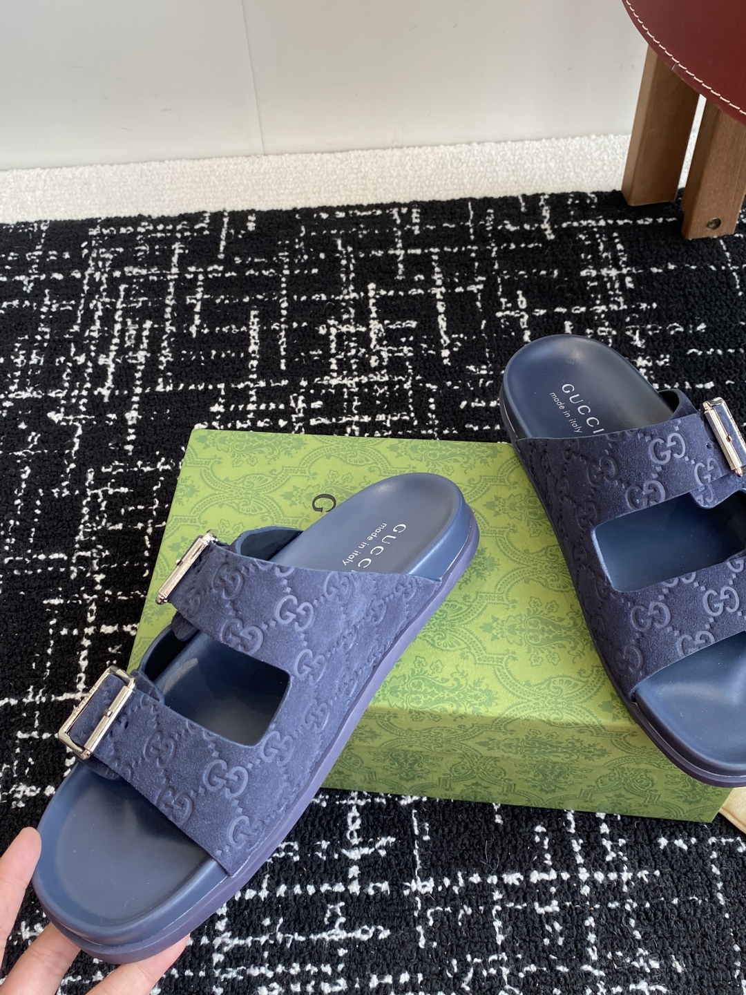 代购级
Gucci古驰 最新 情侣款 互扣式 双G 厚底 凉拖鞋

原版购入开发 做货 从为品牌注入荣光