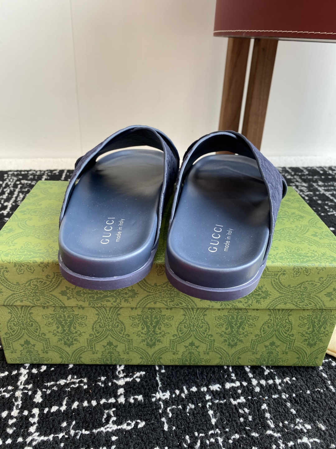 代购级
Gucci古驰 最新 情侣款 互扣式 双G 厚底 凉拖鞋

原版购入开发 做货 从为品牌注入荣光