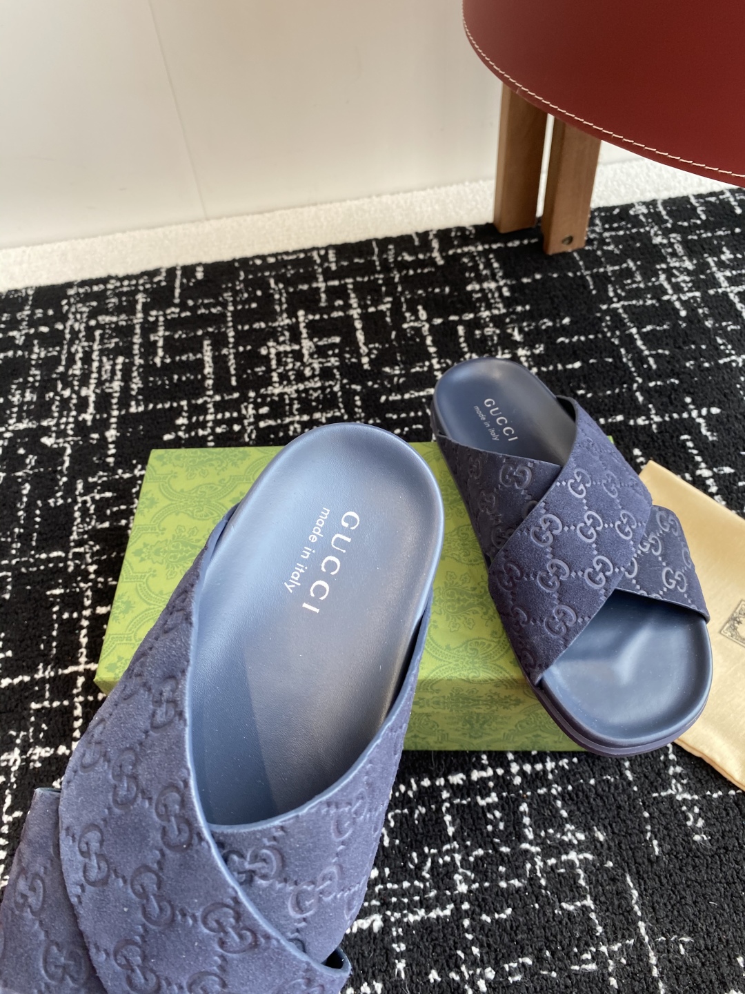 代购级
Gucci古驰 最新 情侣款 互扣式 双G 厚底 凉拖鞋

原版购入开发 做货 从为品牌注入荣光