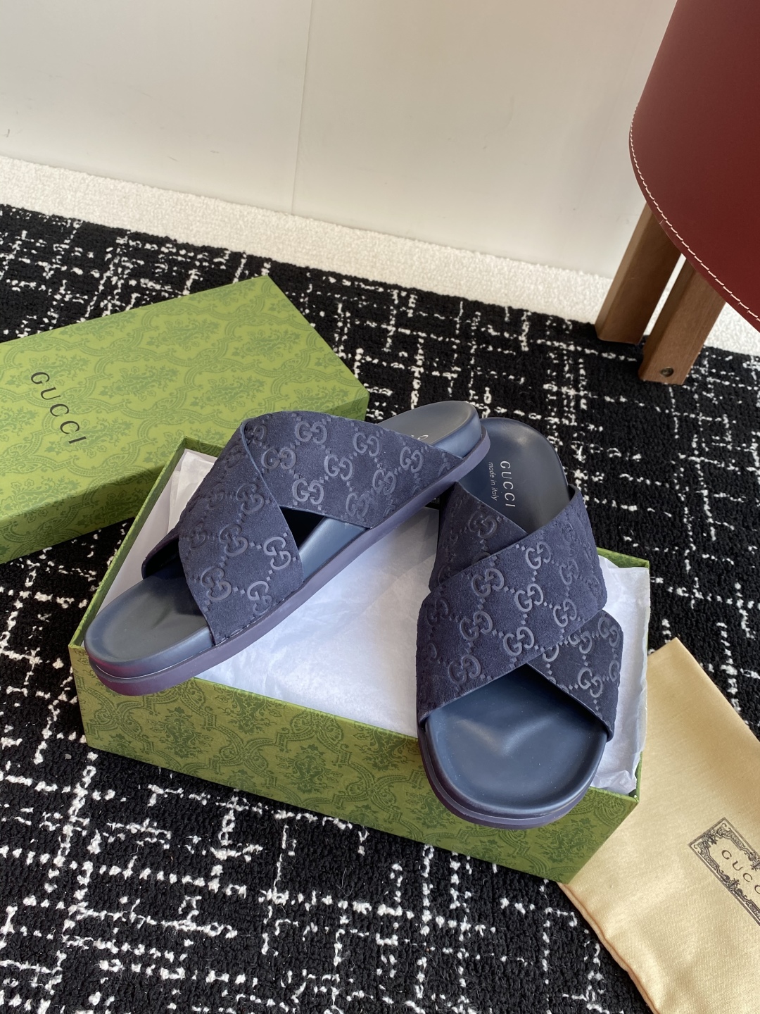 代购级
Gucci古驰 最新 情侣款 互扣式 双G 厚底 凉拖鞋

原版购入开发 做货 从为品牌注入荣光