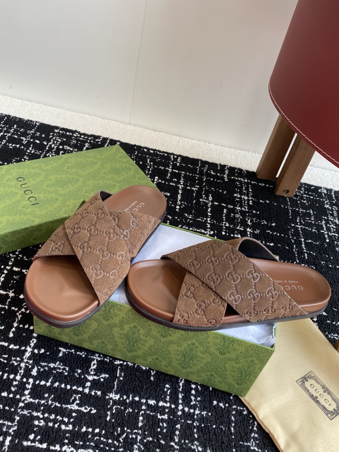 代购级
Gucci古驰 最新 情侣款 互扣式 双G 厚底 凉拖鞋

原版购入开发 做货 从为品牌注入荣光