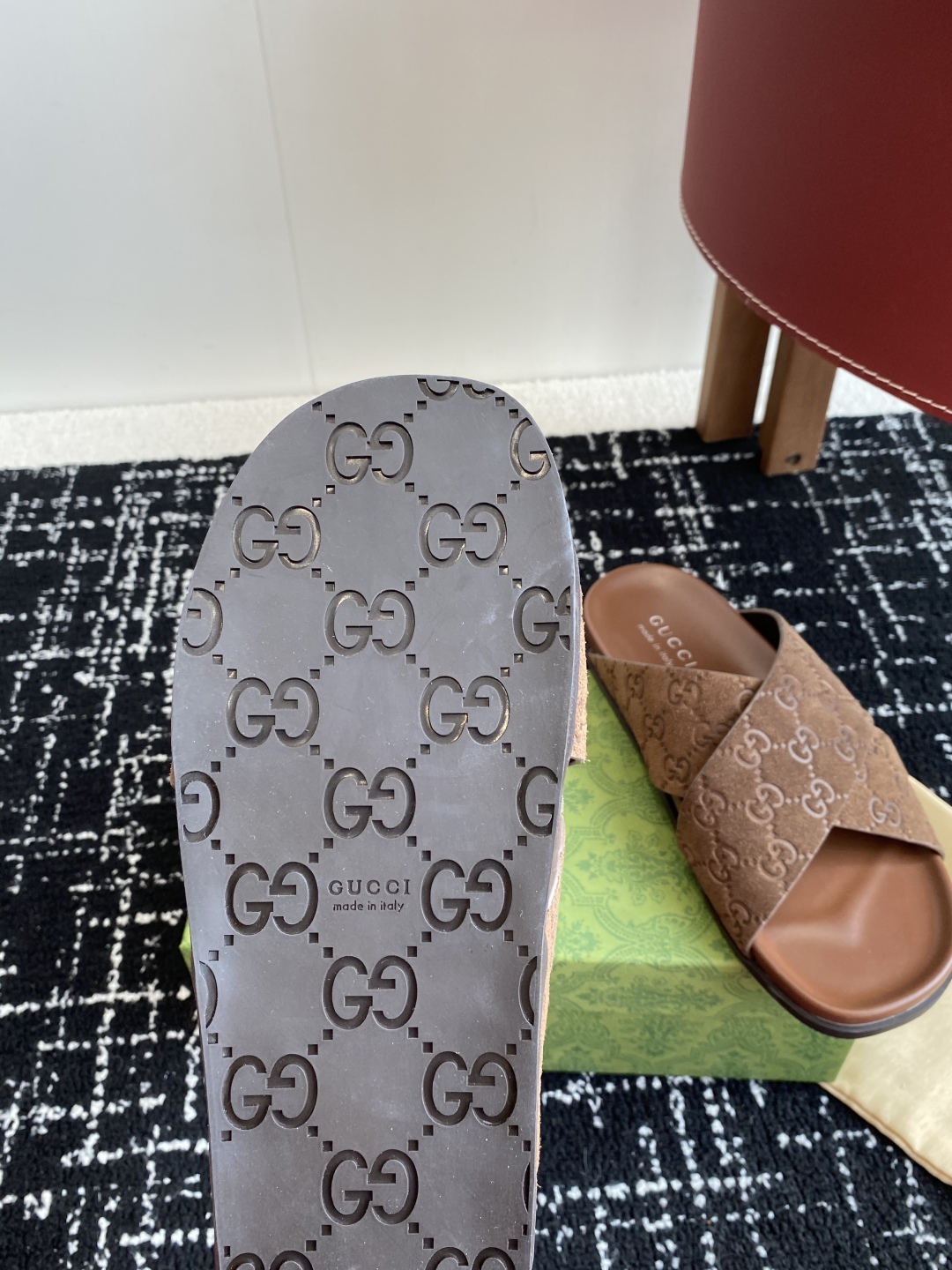 代购级
Gucci古驰 最新 情侣款 互扣式 双G 厚底 凉拖鞋

原版购入开发 做货 从为品牌注入荣光
