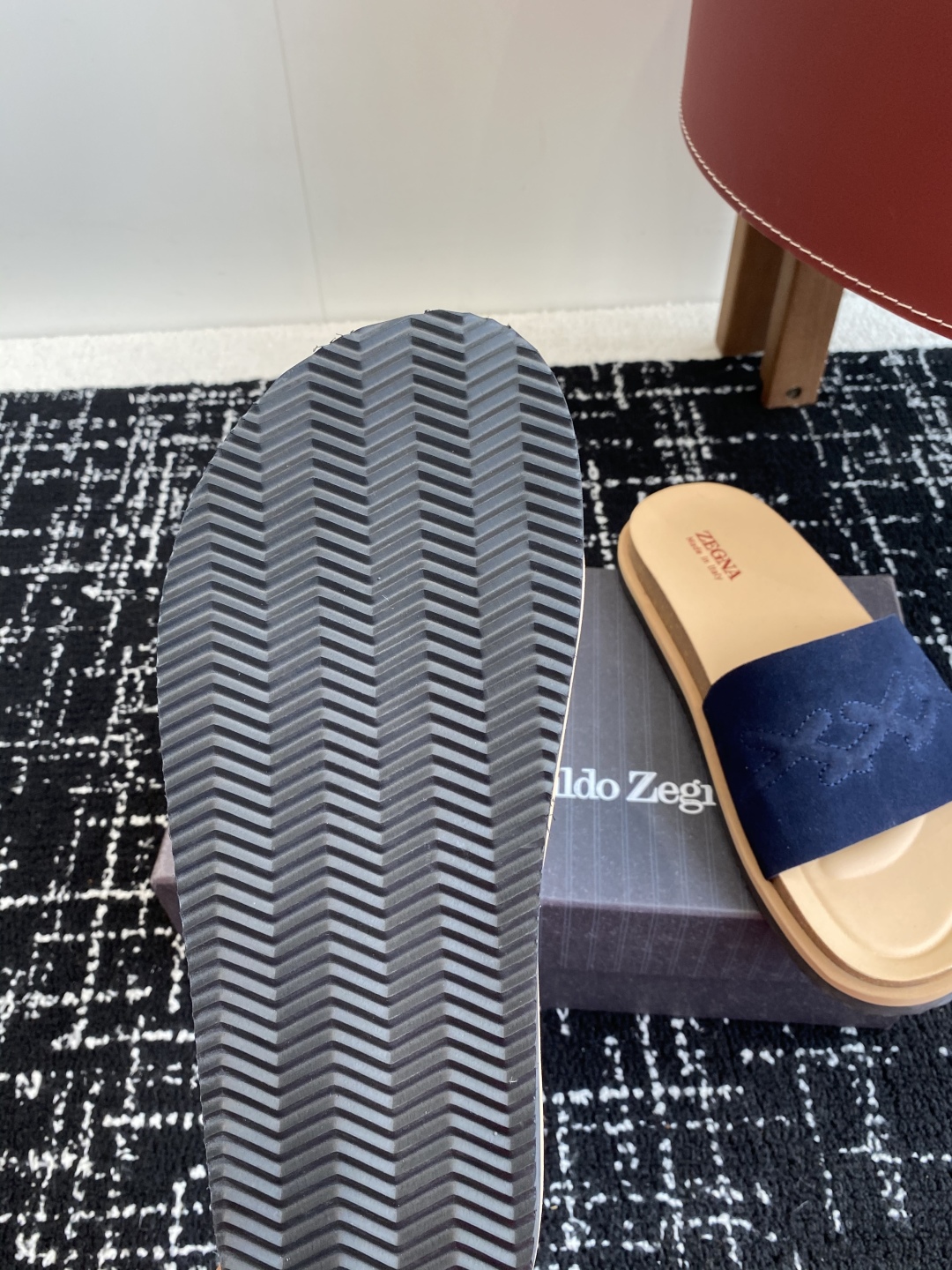 代购级
ZEGNA 杰尼亚 xxx系列 一字 厚底 老钱风 凉拖鞋

原版购入开发 做货 这款zegna