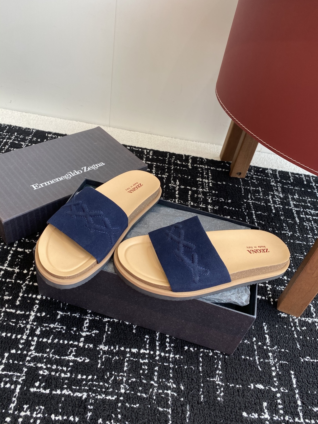代购级
ZEGNA 杰尼亚 xxx系列 一字 厚底 老钱风 凉拖鞋

原版购入开发 做货 这款zegna