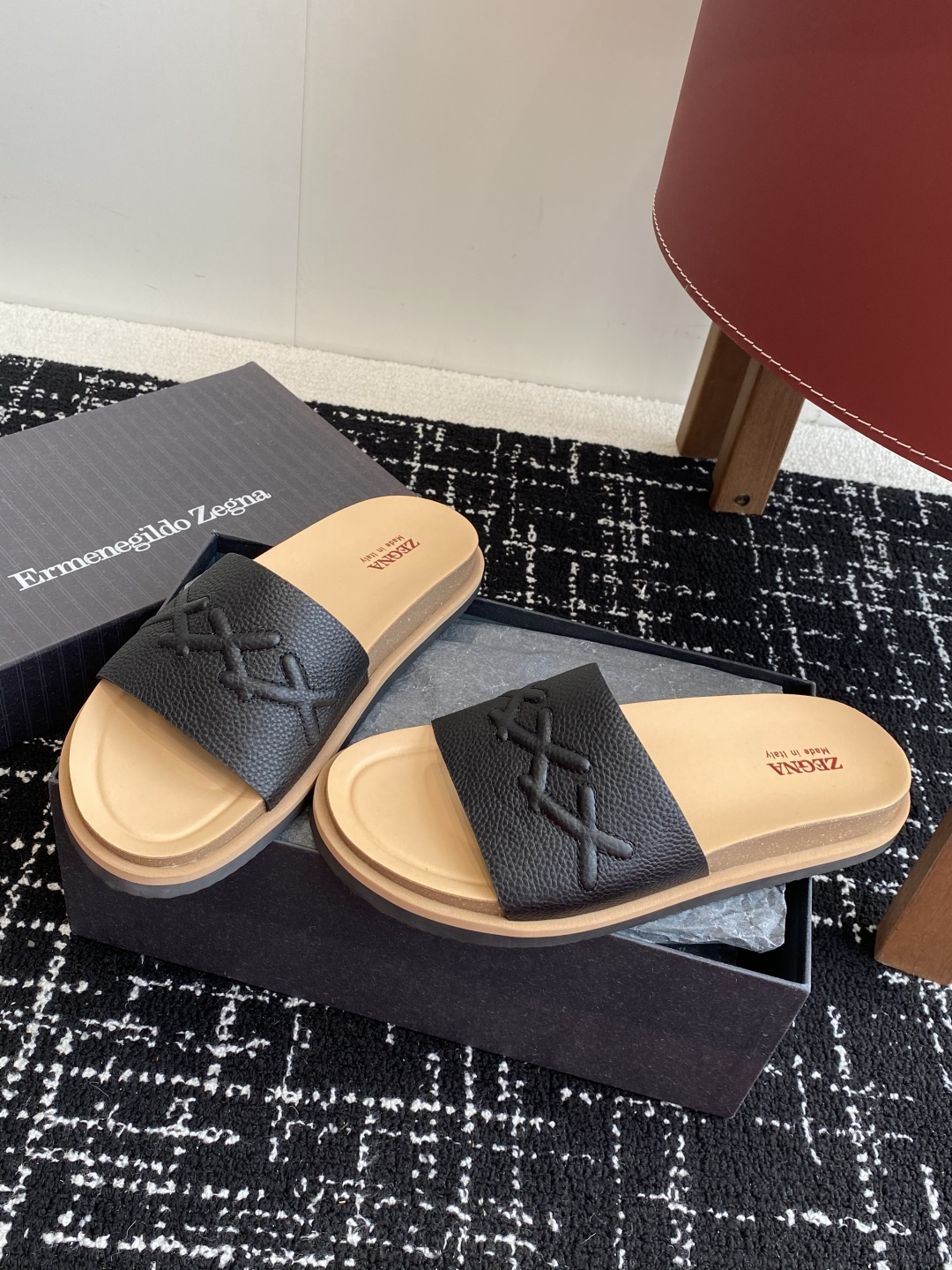 代购级
ZEGNA 杰尼亚 xxx系列 一字 厚底 老钱风 凉拖鞋

原版购入开发 做货 这款zegna