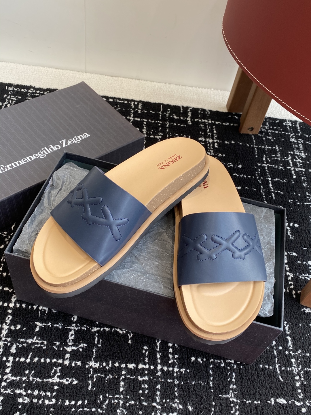 代购级
ZEGNA 杰尼亚 xxx系列 一字 厚底 老钱风 凉拖鞋

原版购入开发 做货 这款zegna