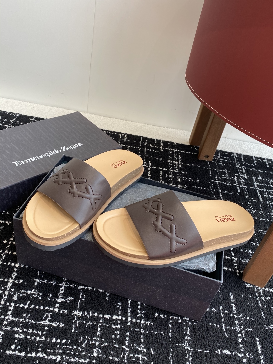 代购级
ZEGNA 杰尼亚 xxx系列 一字 厚底 老钱风 凉拖鞋

原版购入开发 做货 这款zegna