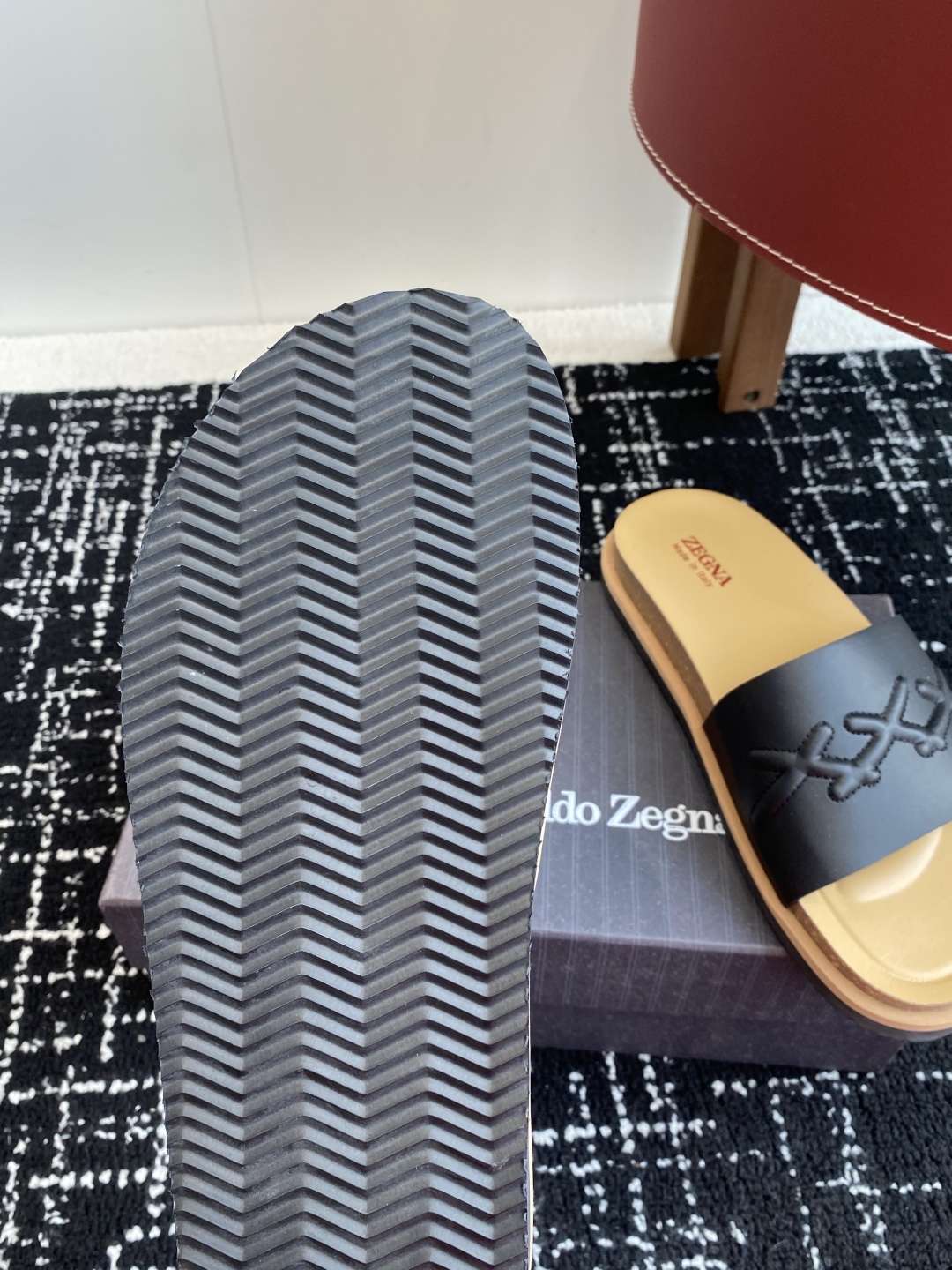 代购级
ZEGNA 杰尼亚 xxx系列 一字 厚底 老钱风 凉拖鞋

原版购入开发 做货 这款zegna