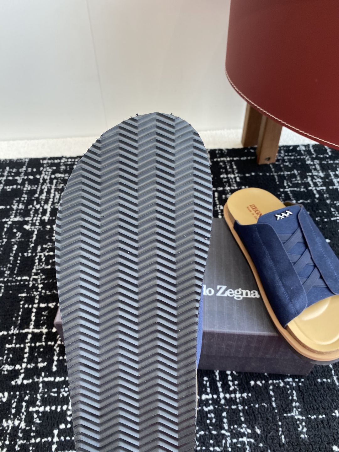 代购级
ZEGNA 杰尼亚 xxx系列 一字 厚底 老钱风 凉拖鞋

原版购入开发 做货 这款zegna