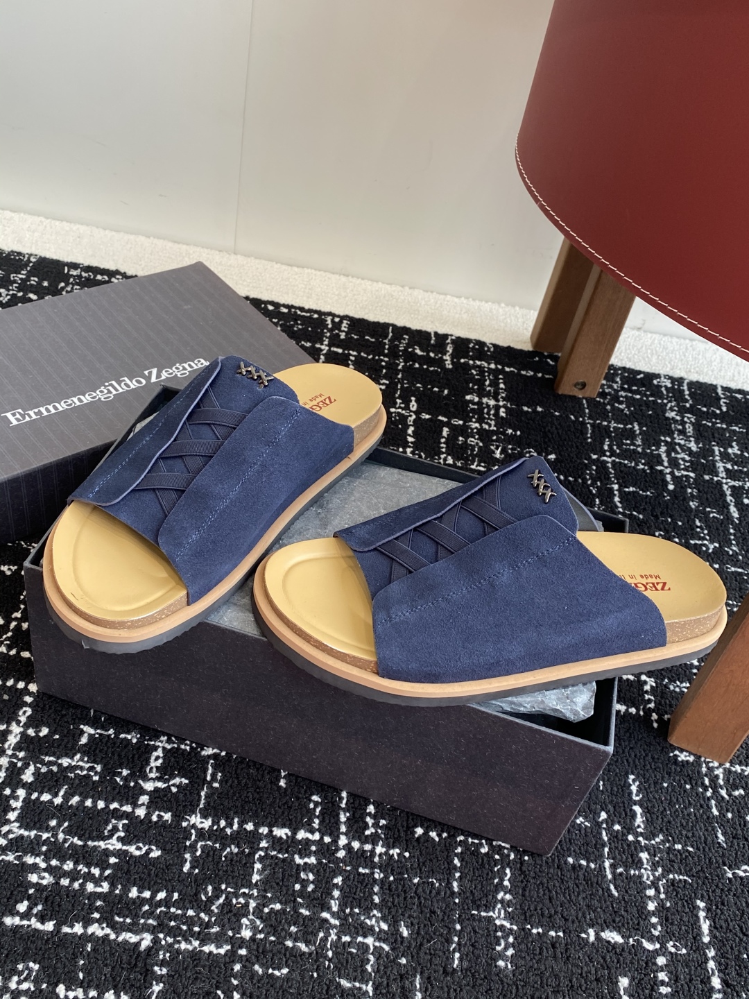 代购级
ZEGNA 杰尼亚 xxx系列 一字 厚底 老钱风 凉拖鞋

原版购入开发 做货 这款zegna