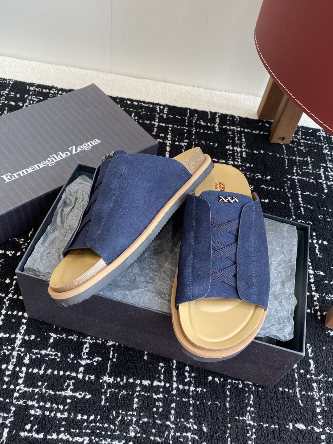代购级
ZEGNA 杰尼亚 xxx系列 一字 厚底 老钱风 凉拖鞋

原版购入开发 做货 这款zegna