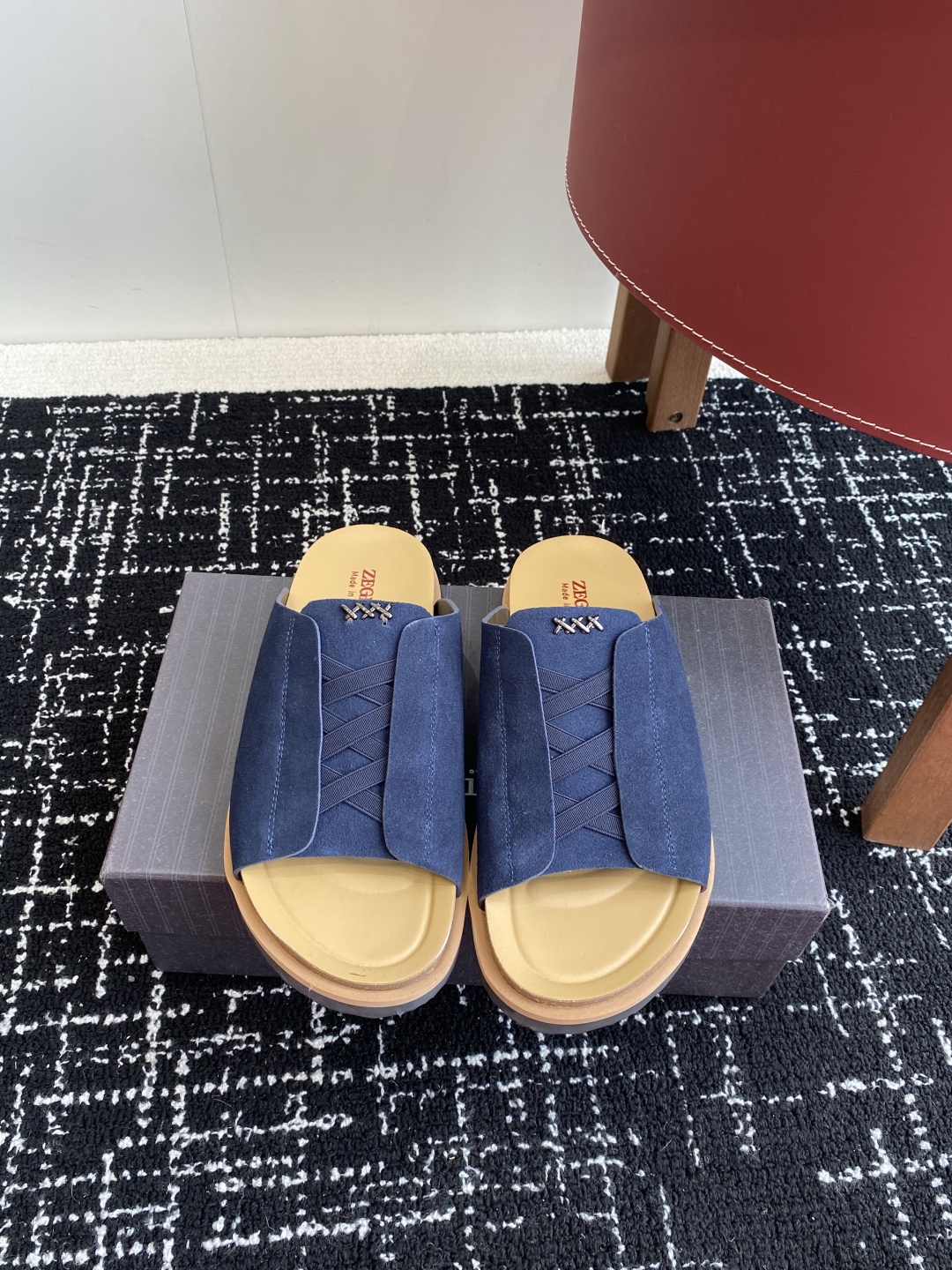 代购级
ZEGNA 杰尼亚 xxx系列 一字 厚底 老钱风 凉拖鞋

原版购入开发 做货 这款zegna