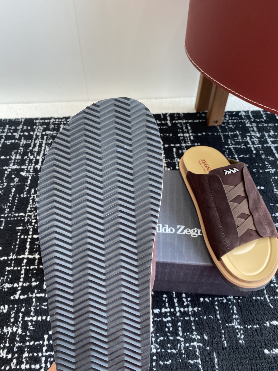 代购级
ZEGNA 杰尼亚 xxx系列 一字 厚底 老钱风 凉拖鞋

原版购入开发 做货 这款zegna
