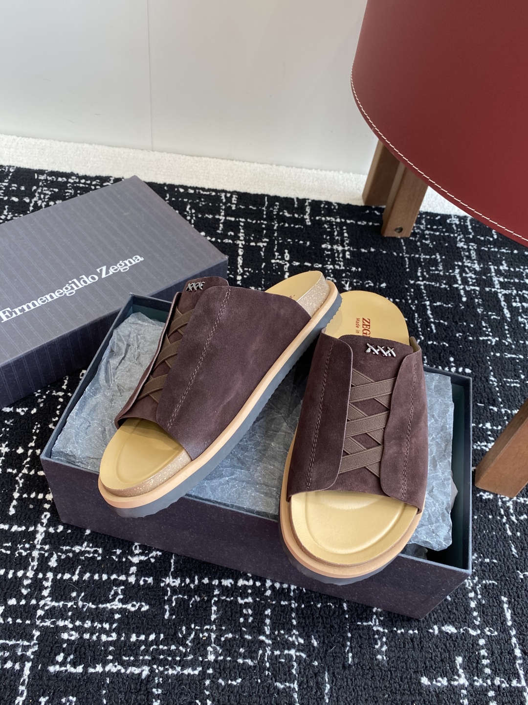 代购级
ZEGNA 杰尼亚 xxx系列 一字 厚底 老钱风 凉拖鞋

原版购入开发 做货 这款zegna