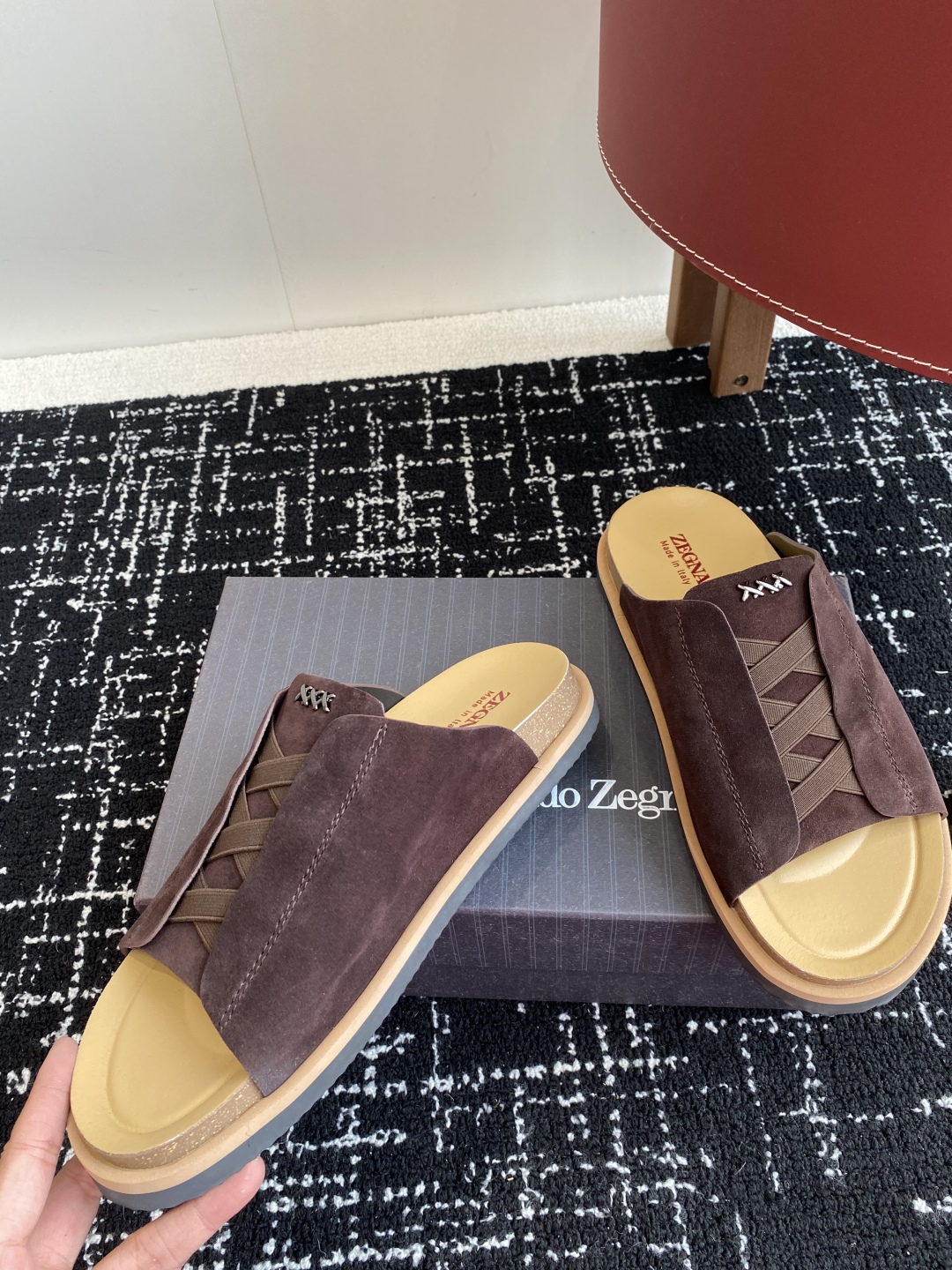 代购级
ZEGNA 杰尼亚 xxx系列 一字 厚底 老钱风 凉拖鞋

原版购入开发 做货 这款zegna