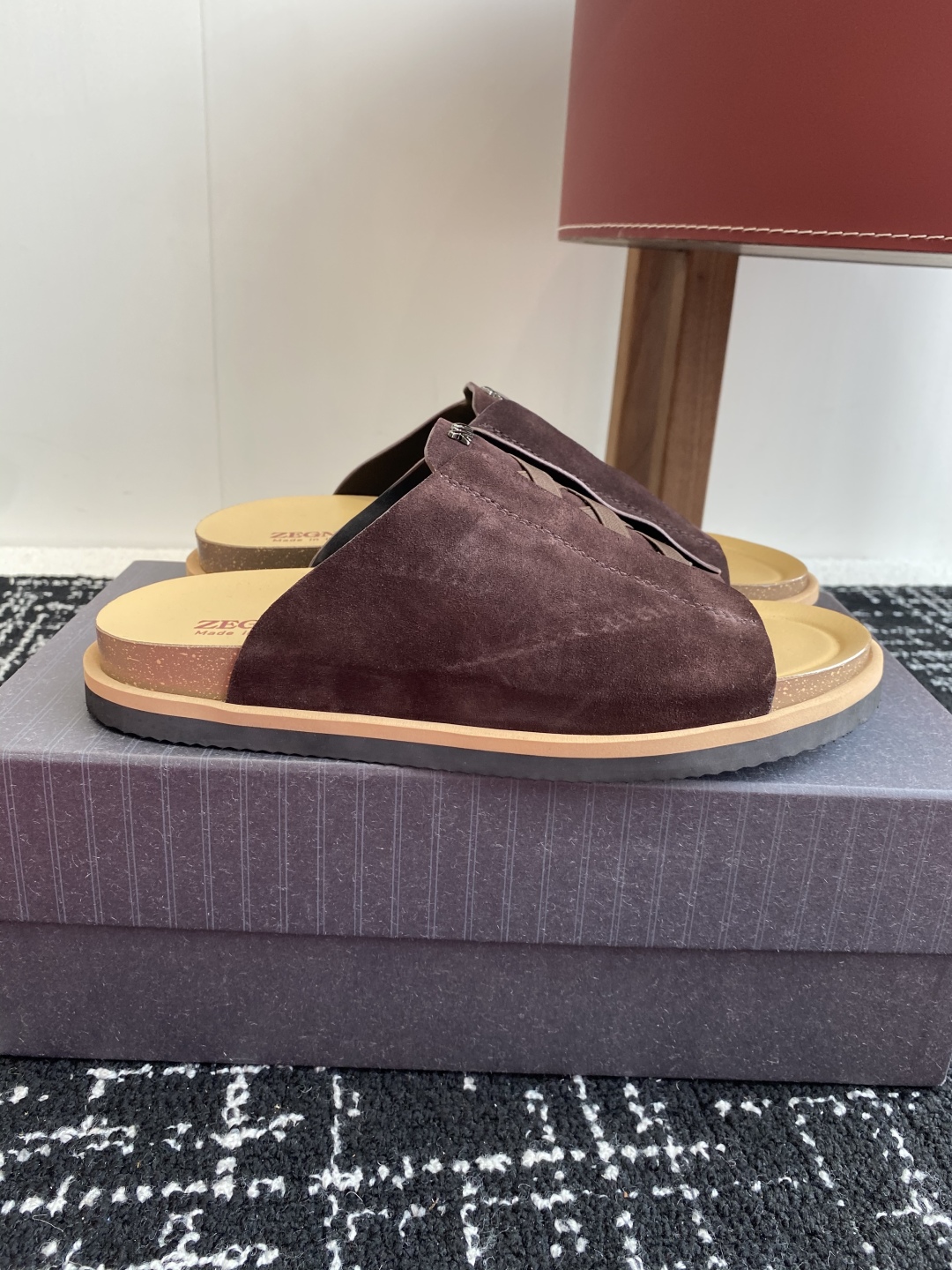 代购级
ZEGNA 杰尼亚 xxx系列 一字 厚底 老钱风 凉拖鞋

原版购入开发 做货 这款zegna