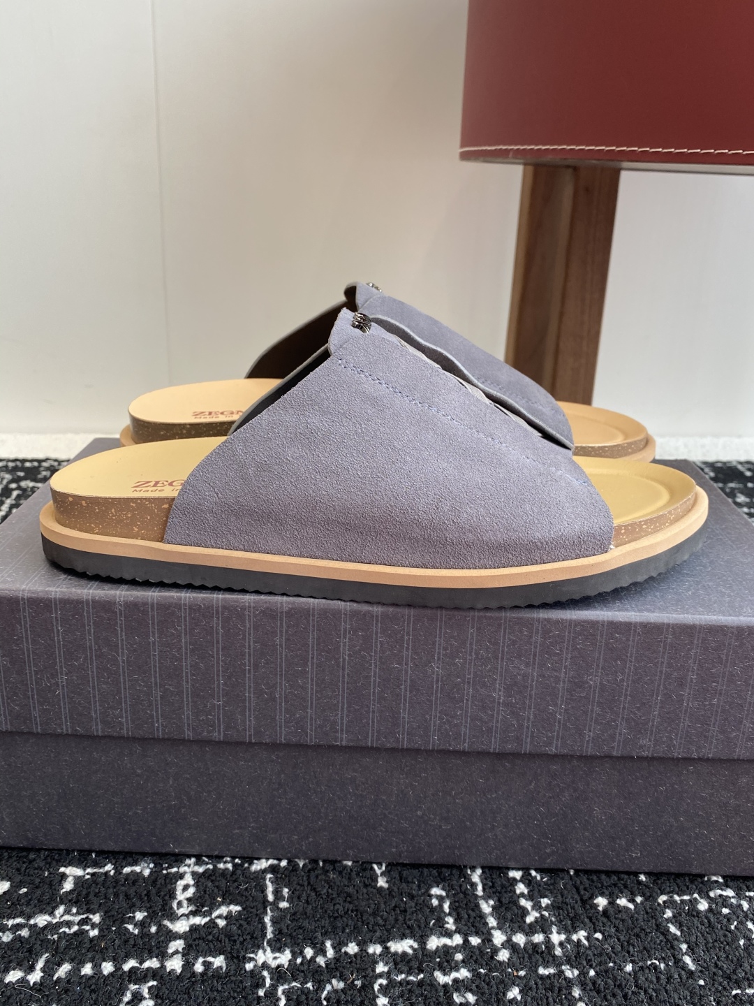 代购级
ZEGNA 杰尼亚 xxx系列 一字 厚底 老钱风 凉拖鞋

原版购入开发 做货 这款zegna