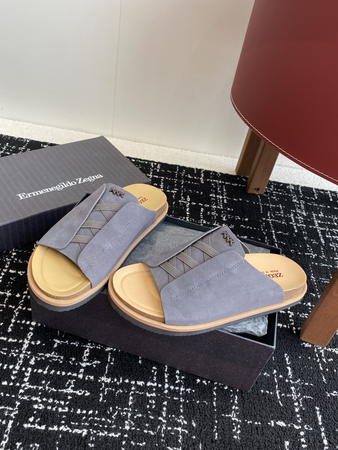 代购级
ZEGNA 杰尼亚 xxx系列 一字 厚底 老钱风 凉拖鞋

原版购入开发 做货 这款zegna