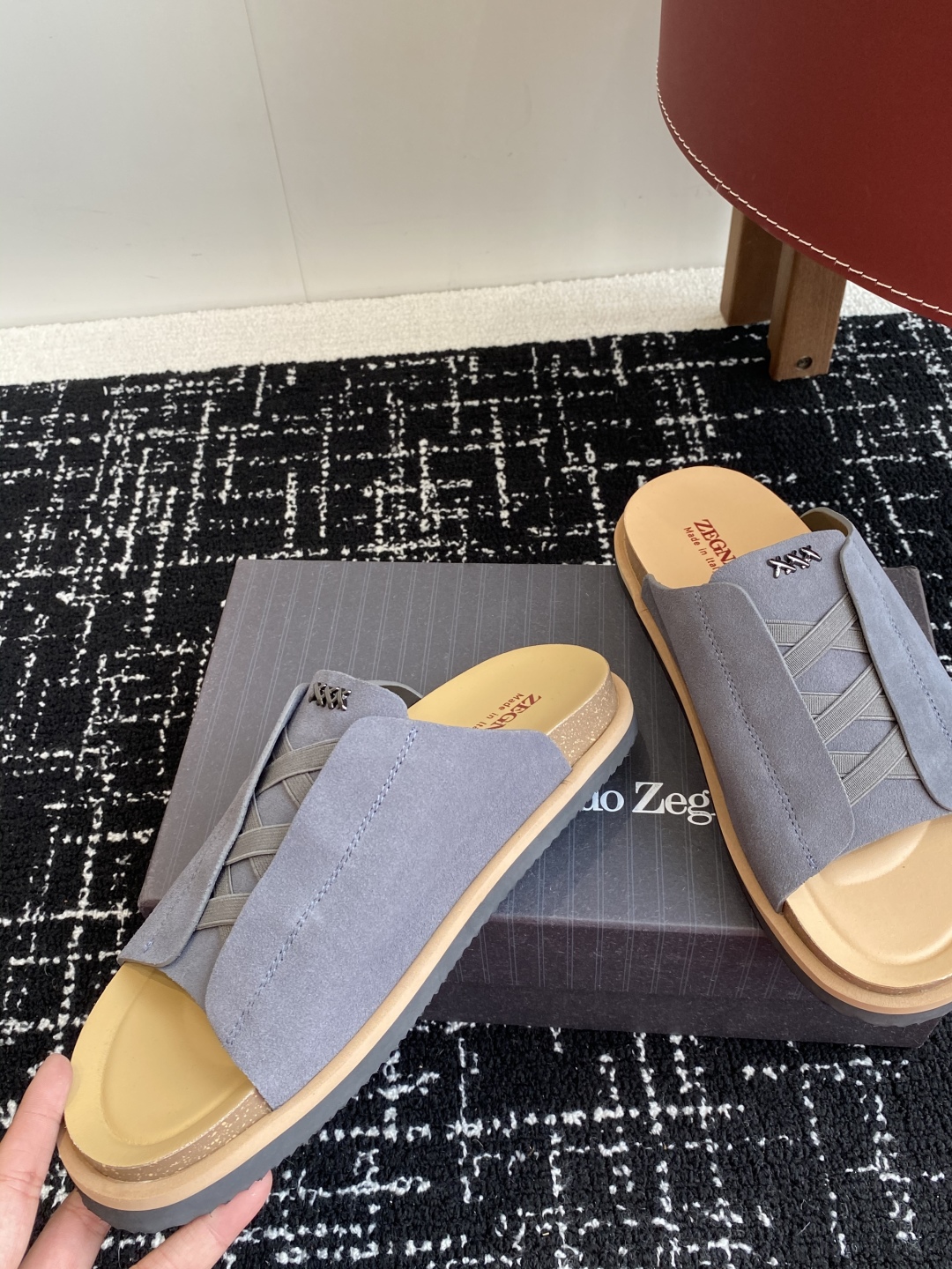 代购级
ZEGNA 杰尼亚 xxx系列 一字 厚底 老钱风 凉拖鞋

原版购入开发 做货 这款zegna