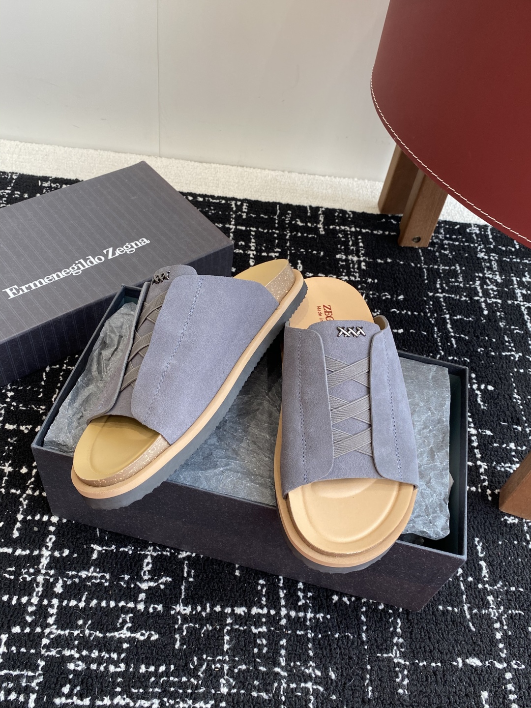代购级
ZEGNA 杰尼亚 xxx系列 一字 厚底 老钱风 凉拖鞋

原版购入开发 做货 这款zegna