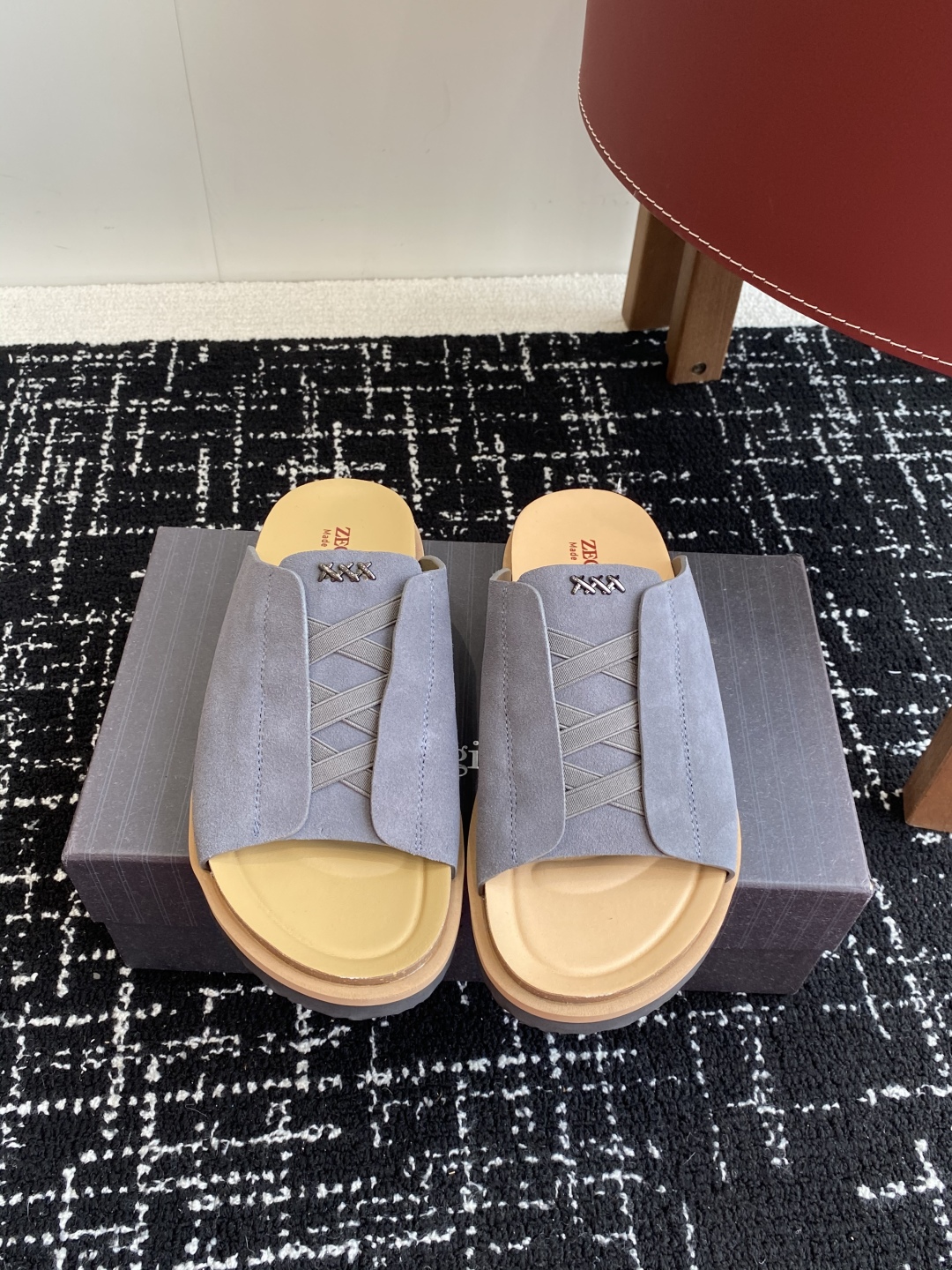 代购级
ZEGNA 杰尼亚 xxx系列 一字 厚底 老钱风 凉拖鞋

原版购入开发 做货 这款zegna