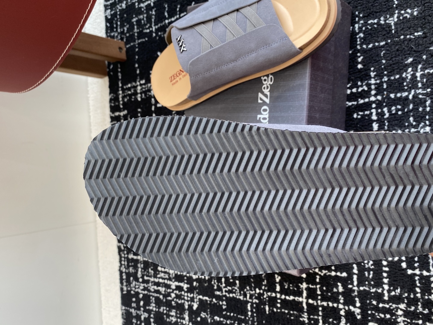 代购级
ZEGNA 杰尼亚 xxx系列 一字 厚底 老钱风 凉拖鞋

原版购入开发 做货 这款zegna