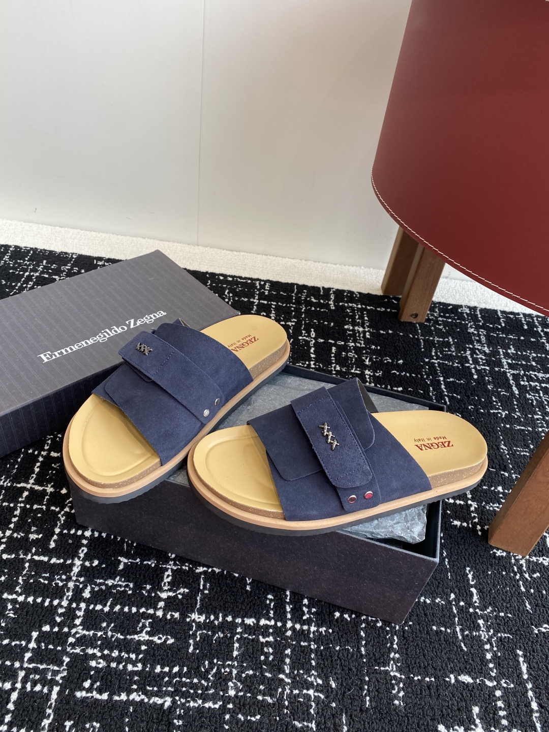 代购级
ZEGNA 杰尼亚 xxx系列 一字 厚底 老钱风 凉拖鞋

原版购入开发 做货 这款zegna