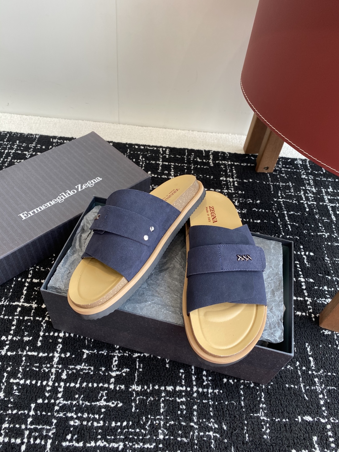 代购级
ZEGNA 杰尼亚 xxx系列 一字 厚底 老钱风 凉拖鞋

原版购入开发 做货 这款zegna
