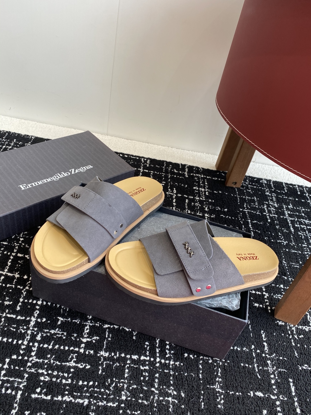 代购级
ZEGNA 杰尼亚 xxx系列 一字 厚底 老钱风 凉拖鞋

原版购入开发 做货 这款zegna